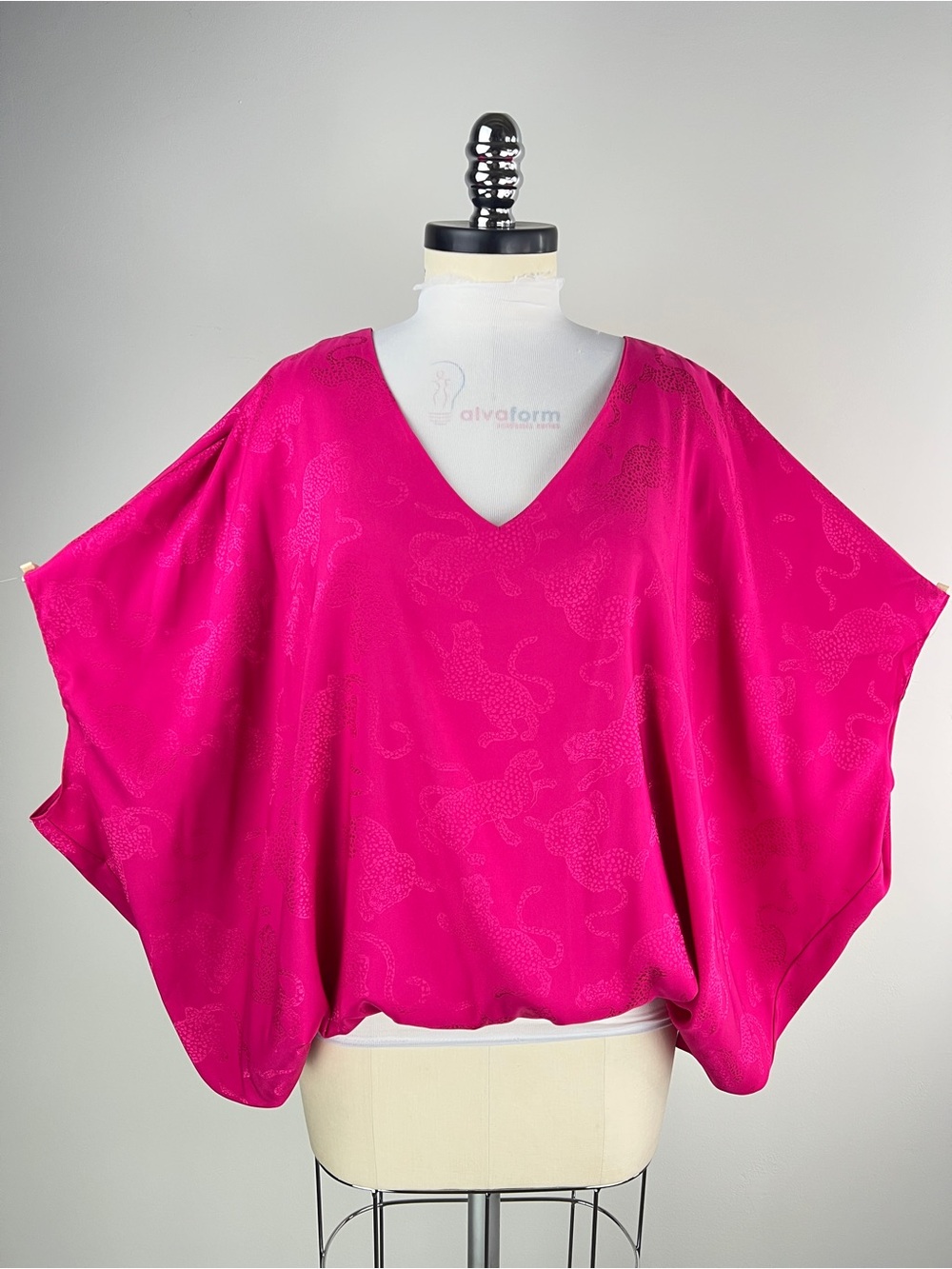 💚 3877. Bright Fuchsia Cheetah V-Neck Dolman Blouse